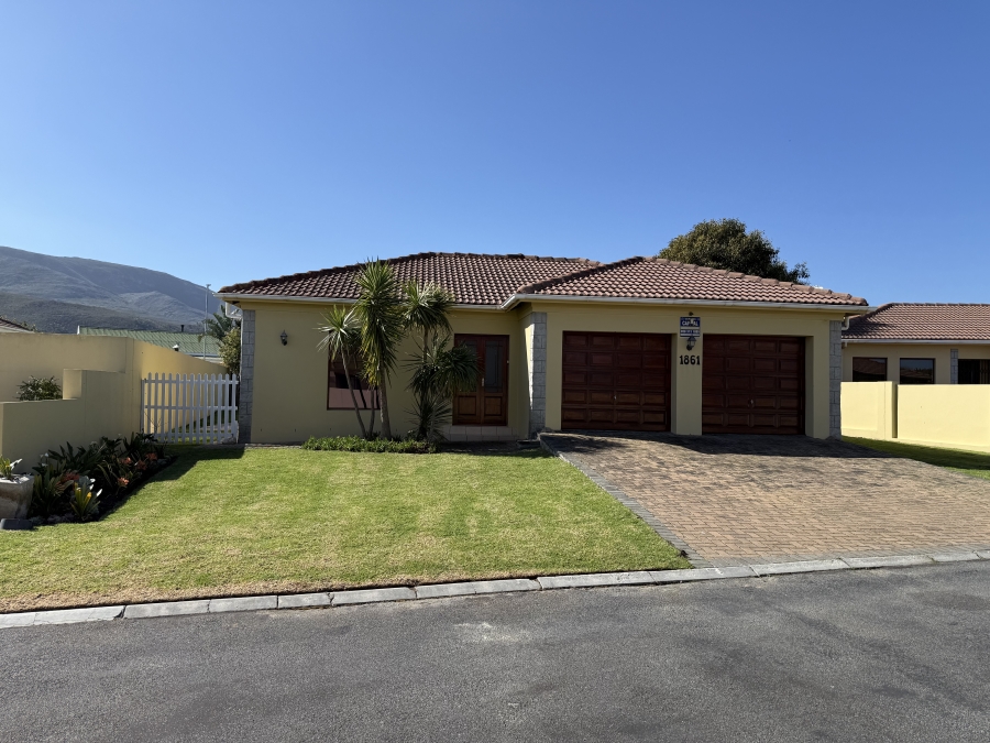 3 Bedroom Property for Sale in Sandbaai Western Cape